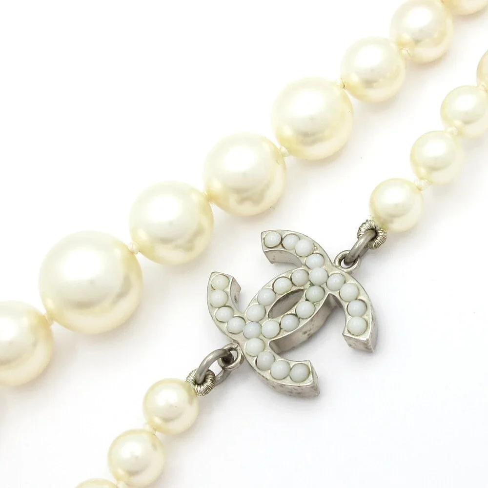 CHANEL necklace white